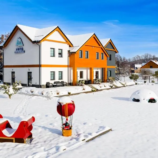 Wonder Home - Apartamenty Halo Karkonosze z ogrodem, sezonowym basenem, placem zabaw i widokiem na Śnieżkę - zlokalizowane blisko Karpacza, hotel en Mysłakowice
