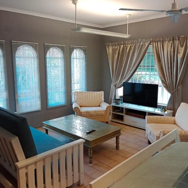 20 On Plover - Private Cottage, khách sạn ở Sandton