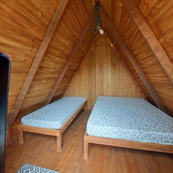 Cabana com Ar condicionado e area de cozinha e banheiro compartilhado a 10 minutos do Parque Beto Carrero