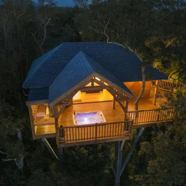 Cabane de Prestige avec Jacuzzi et Sauna privatifs, hotel in Cenne-Monestiès