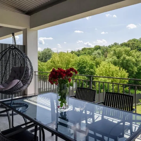Таун Тераса 3 поверхи by Willox, hotel v destinaci Černovice