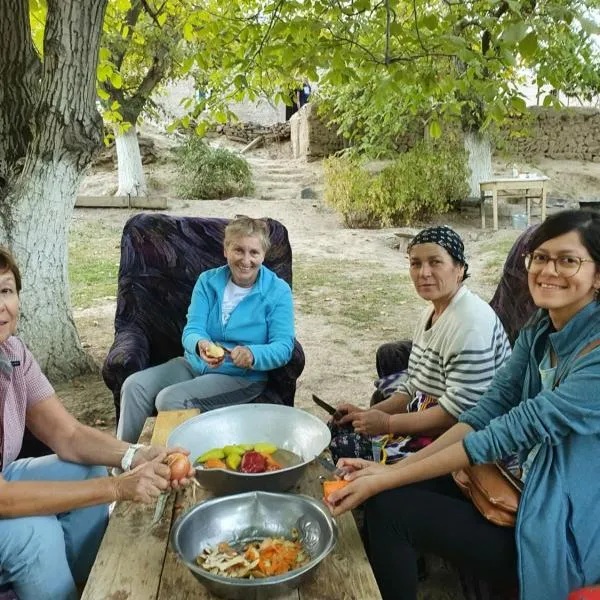 Kuldosh`s homestay in Majrum village、Madzherumのホテル