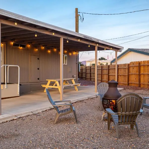 Cozy Desert home, Stunning Views, Peaceful Vibes Near Laughlin、ブルヘッド・シティのホテル
