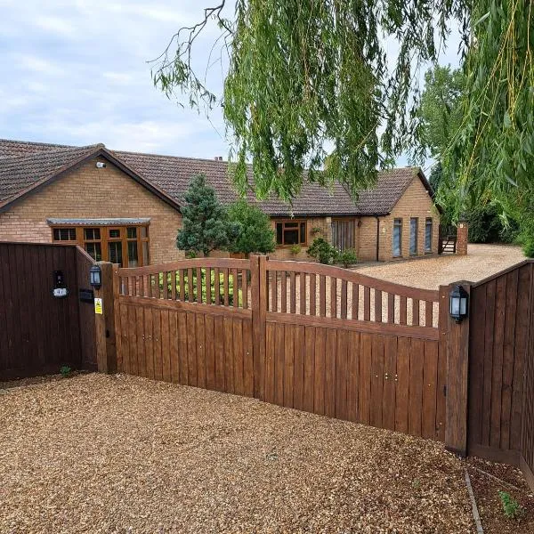 Highfields Holidays bed & breakfast, hotel di Whittlesey