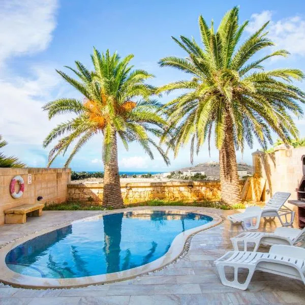 5 Bedroom Farmhouse with Private Pool & Views, hotel a Għarb