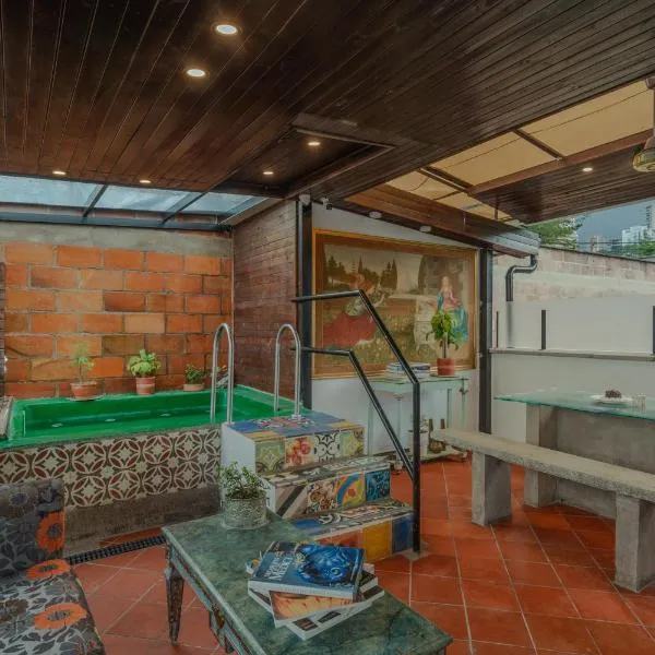 Casa Los Naranjos Hostal, hotel v destinaci Medellín