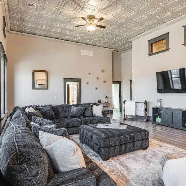 Florence Vacation Rental with Rooftop Deck!, hotel di Canon City