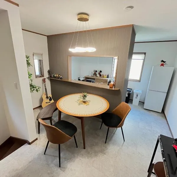 Charming New Home Launch: Direct access to Narita & Haneda Airports, Shinjuku, and Disneyland; Close to Asakusa & Akihabara!、東京のホテル