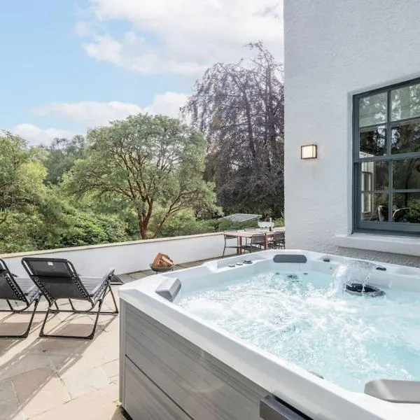 Stunning Dalchenna w/hot tub & huge garden, hotel in Stirling