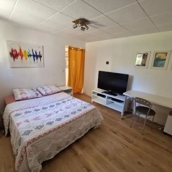 Studio 3 à 5 min du RER B Le Guichet et Plateau Saclay, hotel v mestu Orsay