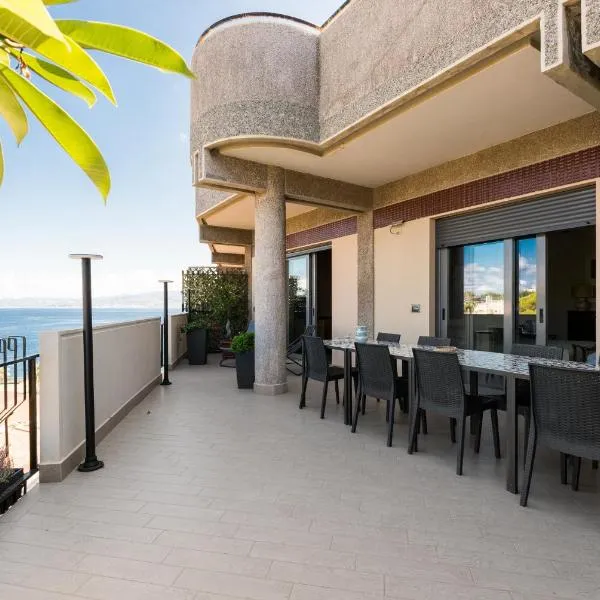 Attico Panoramico - luxury base for Aeolian Islands, Hotel in Milazzo