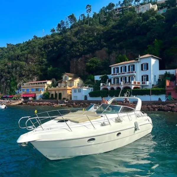 Séjour Côte d'Azur sur un navire de plaisance, hotel in Mandelieu-la-Napoule