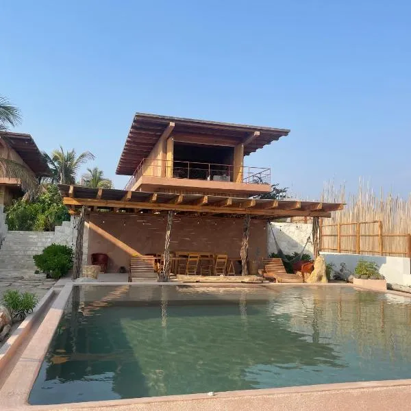 Increíble Casa frente a la playa, khách sạn ở Tlachicón