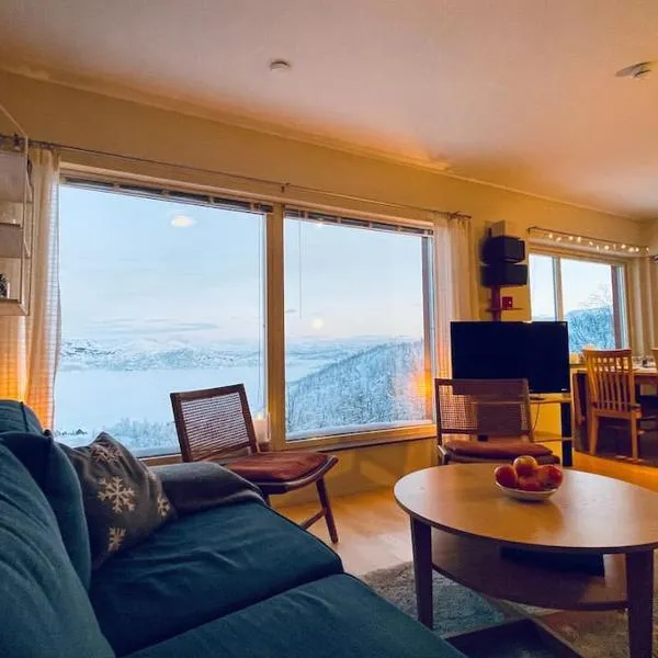 Fjäll-lägenhet med fantastisk utsikt, hotel v destinaci Riksgränsen