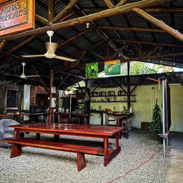 Cabinas Tropicales, hotel v destinaci Puerto Jiménez