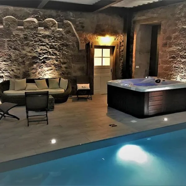 Gîte La Tour des Remparts Pool & Jacuzzi, hotel in Saverne