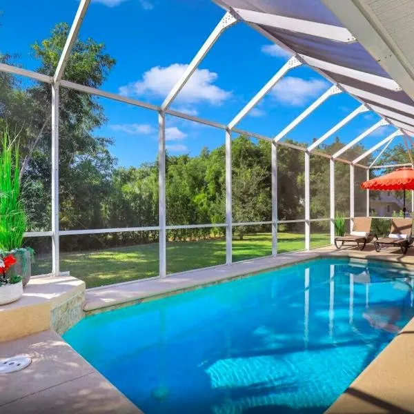 4BR Beach House Private Pool Minutes to Beach, hotel v destinaci Marco Island