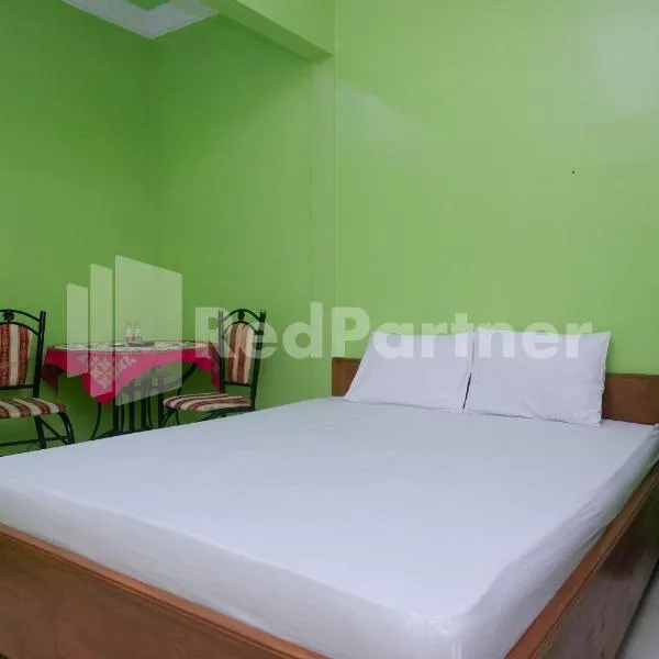 Wisma Giri Mulyo B near Grojogan Sewu Mitra RedDoorz, hotel v destinaci Tawangmangu