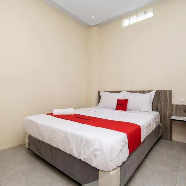 RedDoorz @ Sangnala Homestay Pakisaji, hotel v destinaci Malang