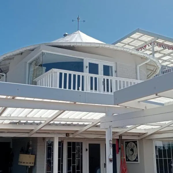 Riverview Loft Bonza Bay, hotel en East London
