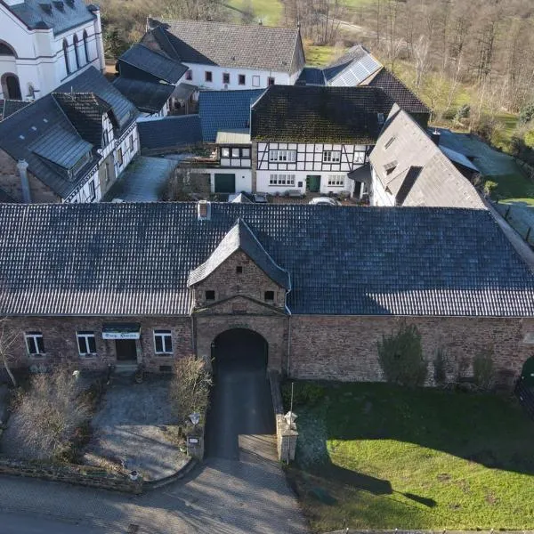 Hostel Burg Hausen, hotel v destinaci Heimbach