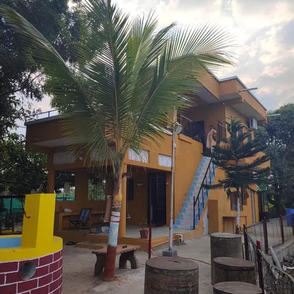 VishwaVrund Farmstay, hotel v destinaci Rājpīpla