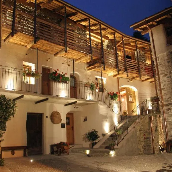 Ostello del Castello Tirano, готель у місті Cortenedolo