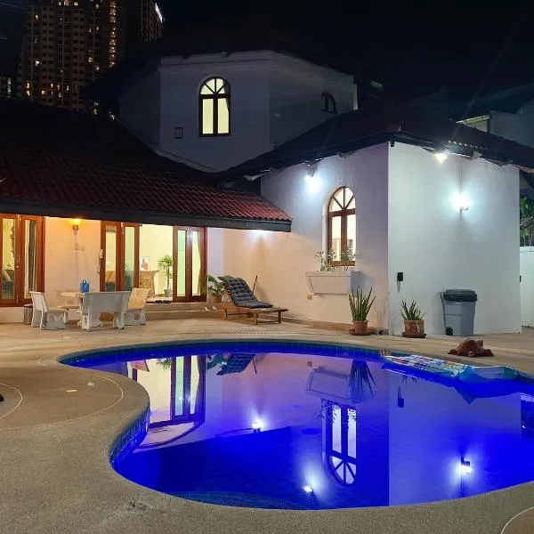 Pattaya Beach Pool Villa At Pattaya, hotel v destinaci Pattaya South
