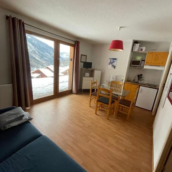 Studio avec coin montagne 4 personnes Orelle 3 Vallées - Spa & Piscine - Apt 004, hotel a Orelle