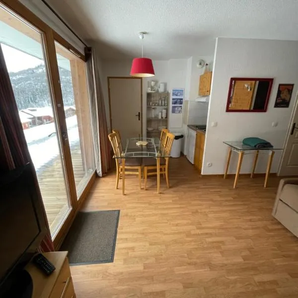 Studio avec coin montagne 4 personnes Orelle 3 Vallées - Spa & Piscine - Apt 006, מלון באורל