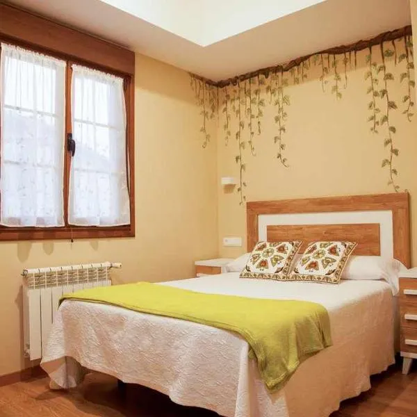 Cumbres de los Picos Apartamento La Yedra, Hotel in Poo de Cabrales