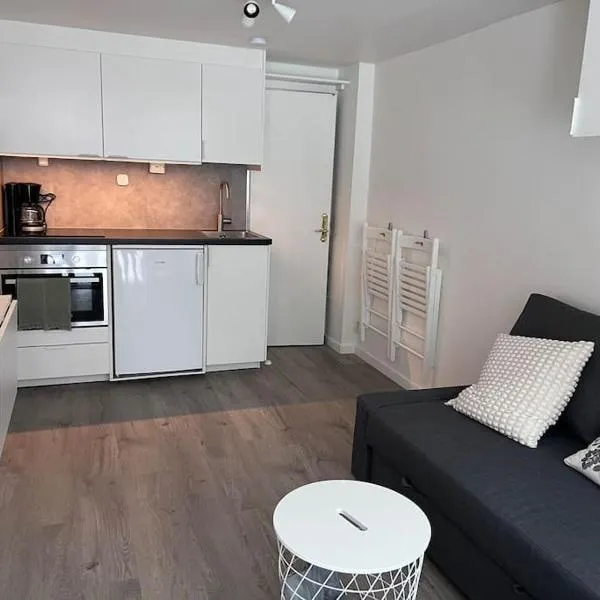 Lägenhet med egen ingång., hotel v destinaci Sundsvall