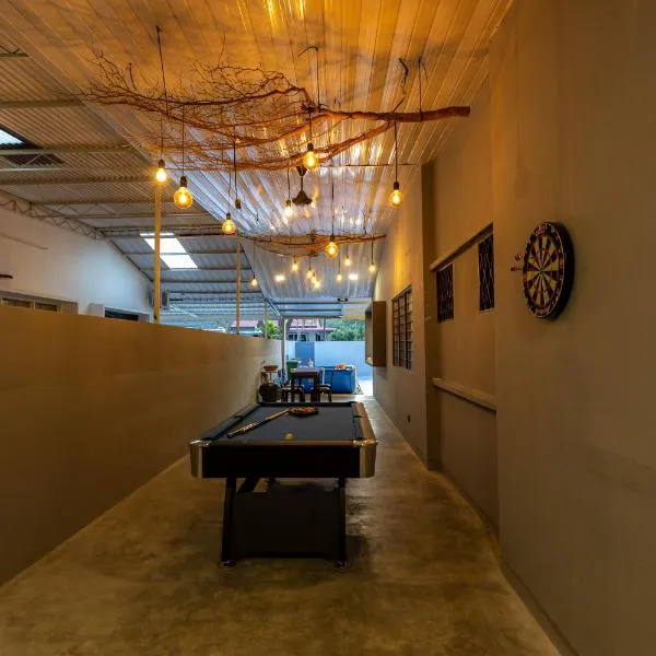 5R4B 15Pax V KTV,KID'S POOL,POOL TABLE NEAR USM,LWE HOSPITAL,SPI ARENA, hotel di Georgetown