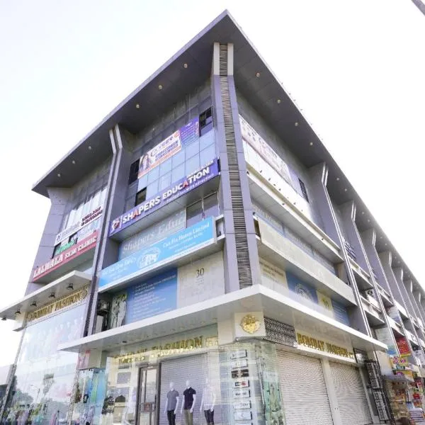 Hotel Nova Rooms Atlanta Shopping, hotel in Surat