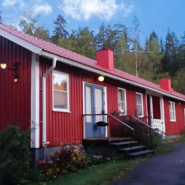 Klaraborg - Rum och kök i Borgvik, hotel in Rullan