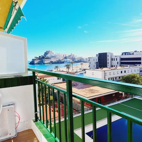 APARTAMENTO NUEVO CÉNTRICO en PRIMERA Línea de playa con vistas al Mar, Piscina, aire acondicionado y wifi, hotel in Peñíscola