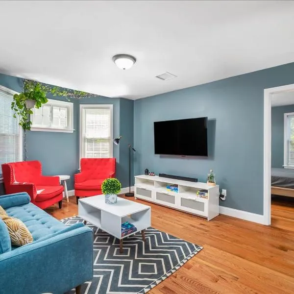 Colorful, Comfy & Modern - Close to NYC - Parking!, hotel in Mount Vernon