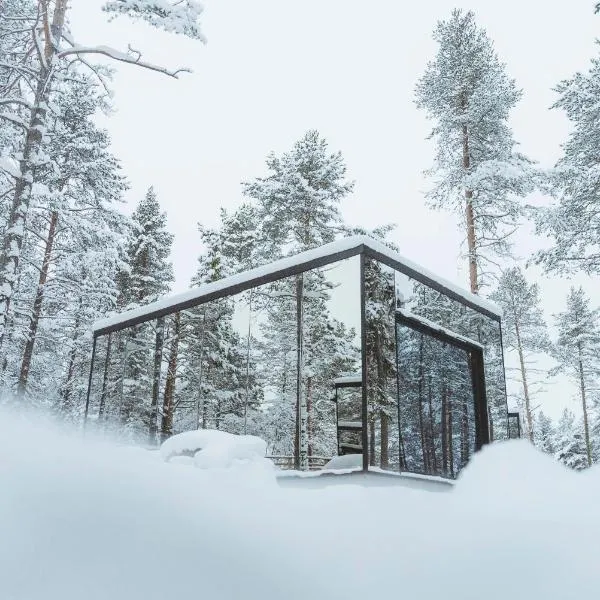 Invisible Forest Lodge Suite with Private Sauna and Hot Tub, hotel in Rovaniemi
