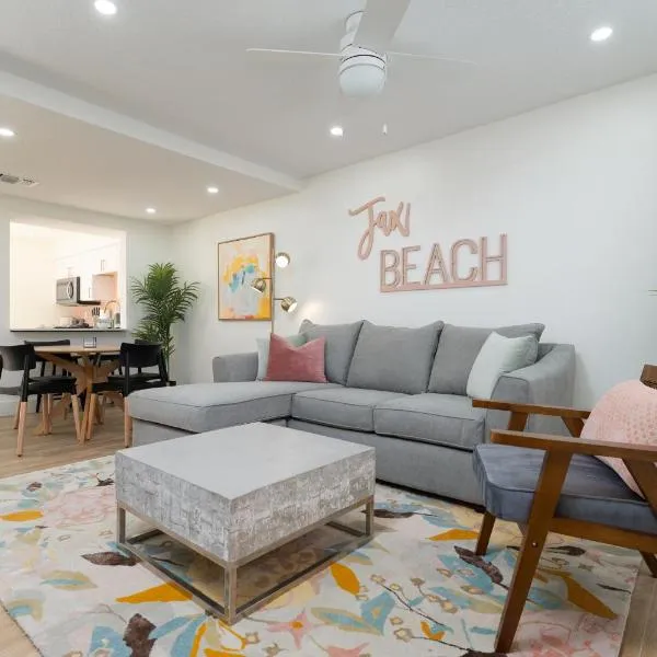 Be A Nomad Lovely 2br 1blk from the Ocean, hotel in Jacksonville Beach