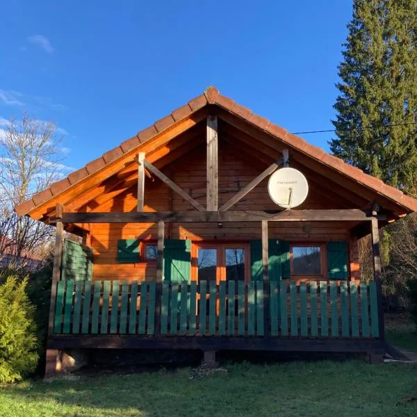 Camping-Chalets La Favière, hotel in Foncine-le-Bas