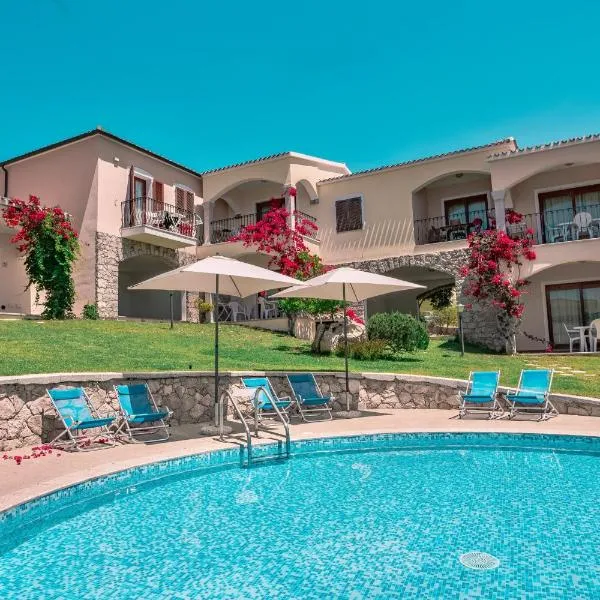 Residence con piscina a Badesi, appartamenti con WIFI e A.C, hotel v destinaci Badesi