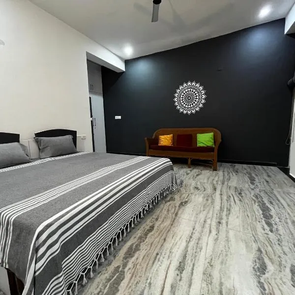 Metro Connected Homestay with Parkview, hotel v destinaci Greater Noida