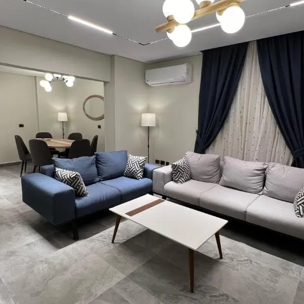 Luxury apartment El Mohandessen, hotel in Cairo