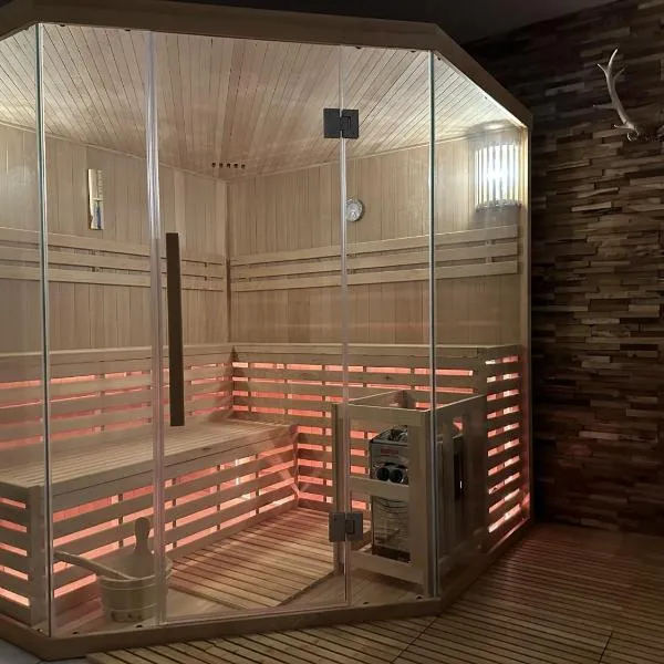 Großzügige und romantische Wellnessoase mit privater Sauna in ruhiger Lage, hotel en Karlsbad