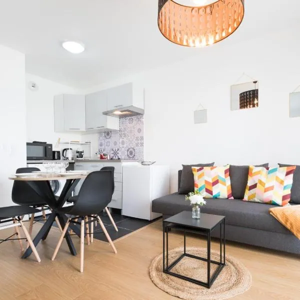 City Chic Apartment between Paris & Disneyland, hotel v destinaci Noisy-le-Grand