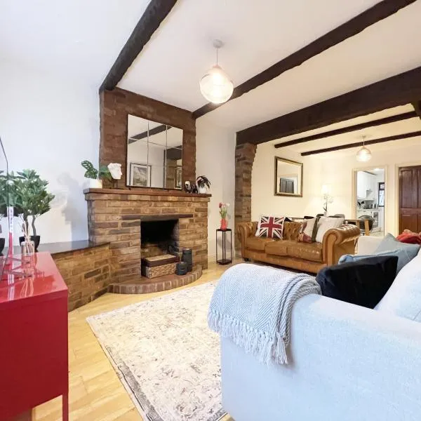 CHARMING WINDSOR COTTAGE, INCREDIBLE Location, Castle Doorstep, hotel in Windsor