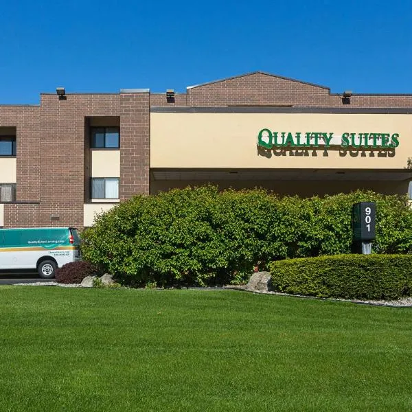 Quality Suites, hotel en Delta Center Township