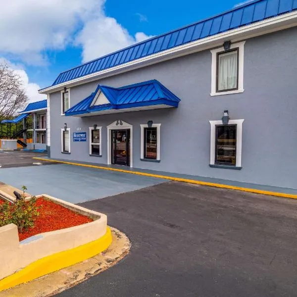 Rodeway Inn & Suites Fort Jackson, מלון בDentsville