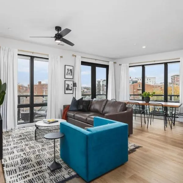 Premium Condo with Huge Patio near Vanderbilt & Downtown, хотел в Нашвил