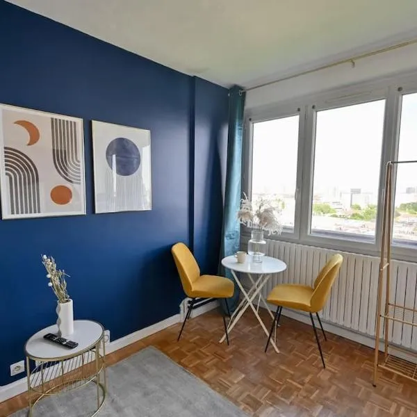 Super studio tout équipé - III